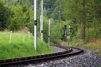Srážka vlaku s člověkem na Litoměřicku zastavila vlaky na koridoru do Německa - Novinky
